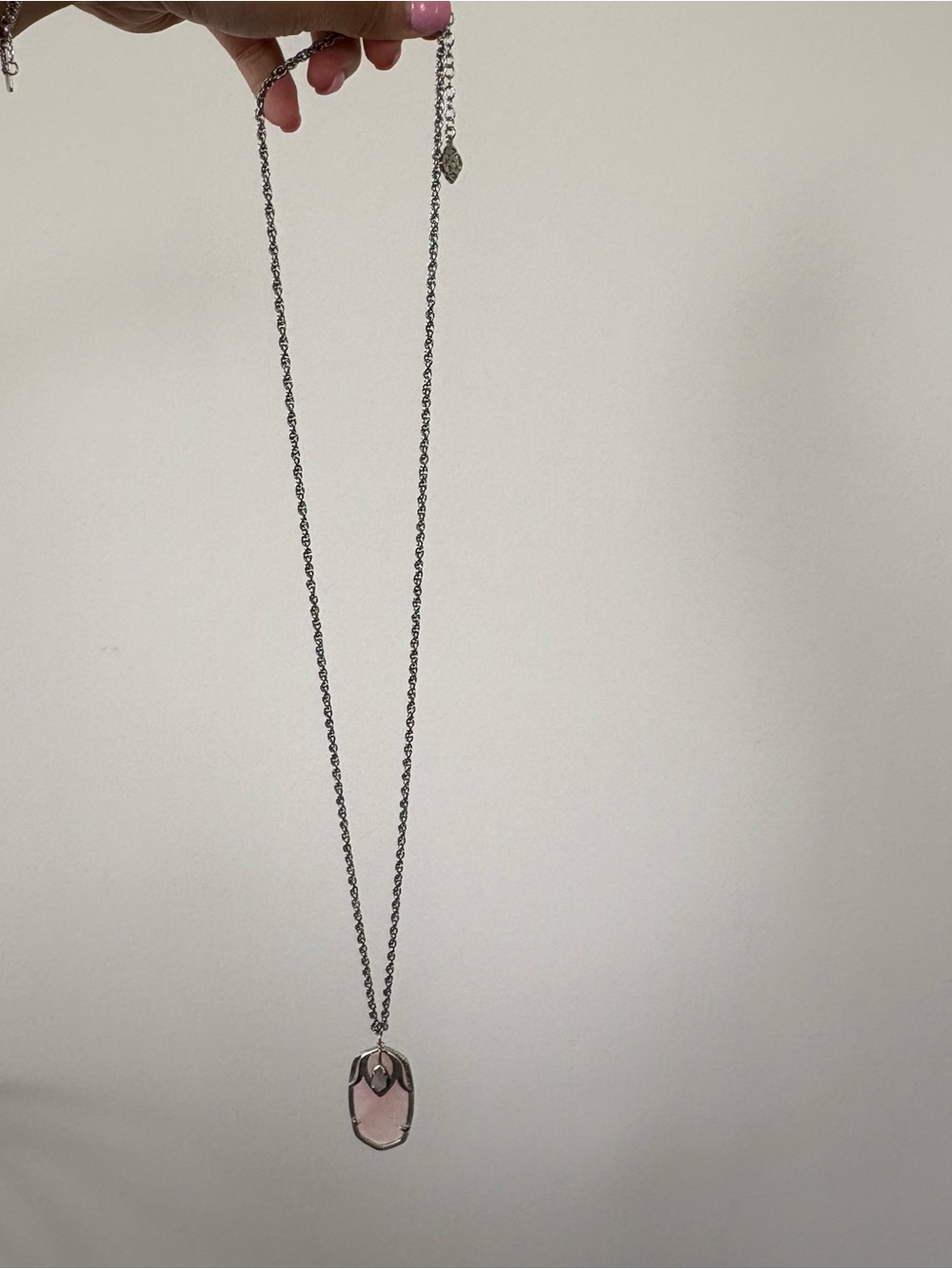 Kendra Scott Pink Rose Quartz Pendant Necklace in Silver - Picture 4 of 4